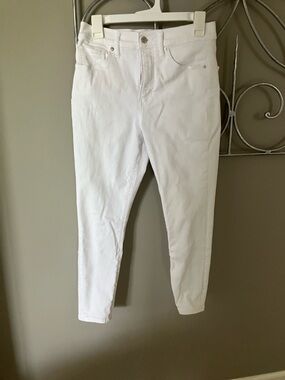 Never worn -  Express White Women's Skinny Jeans - Clean Stretch Denim - 6 short